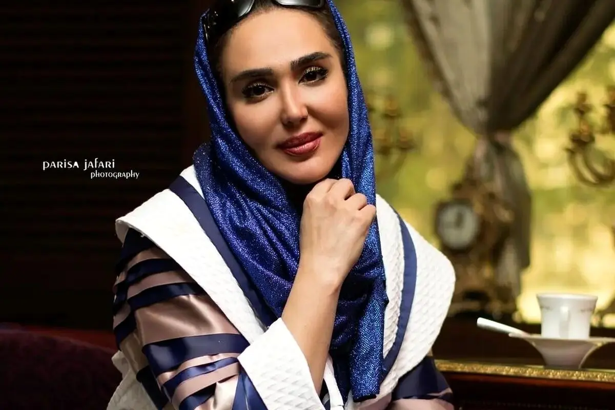 استایل شیک و خاص زهره فکور با میکاپ ساده و شال سفید در جدیدترین تصویر اینستاگرامی