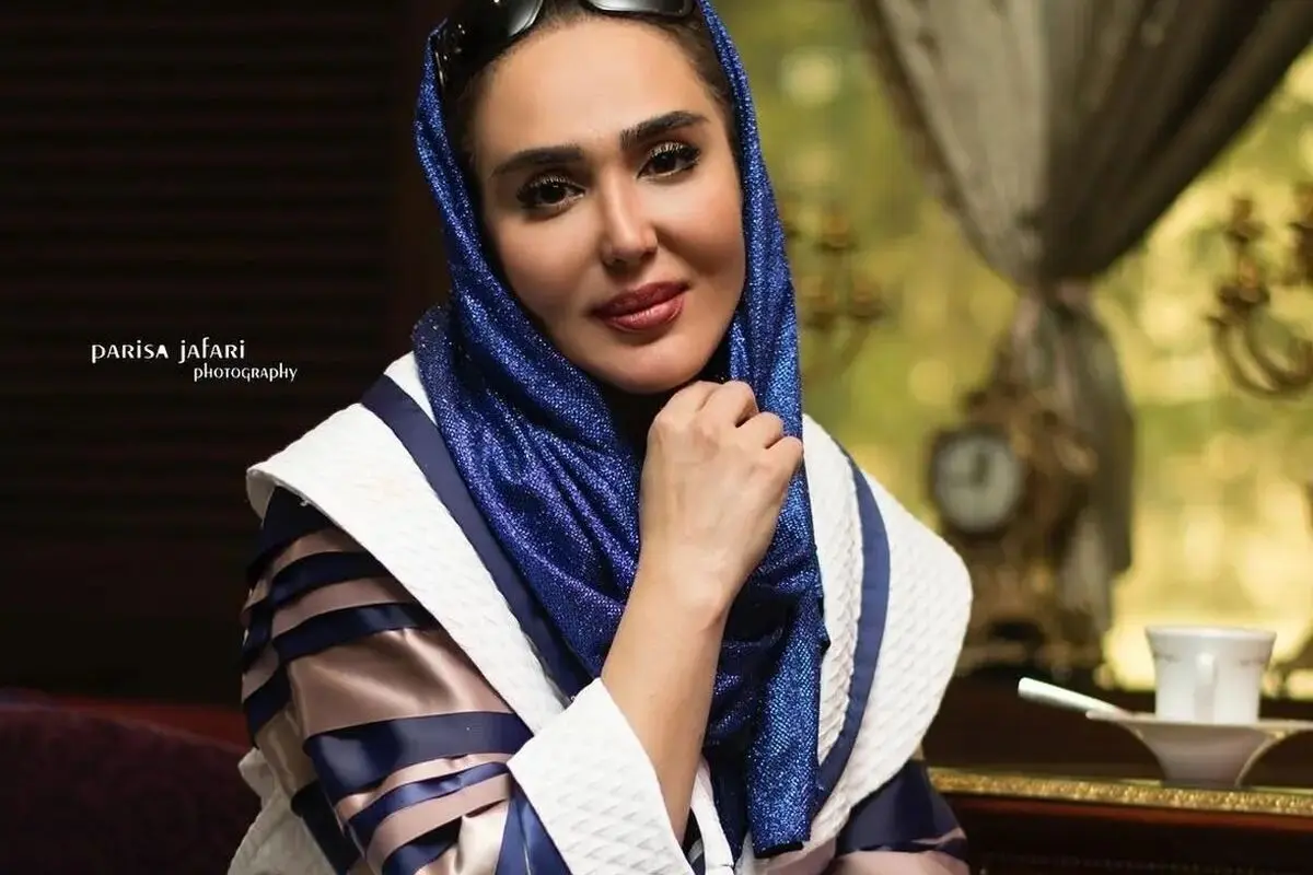 استایل شیک و خاص زهره فکور با میکاپ ساده و شال سفید در جدیدترین تصویر اینستاگرامی