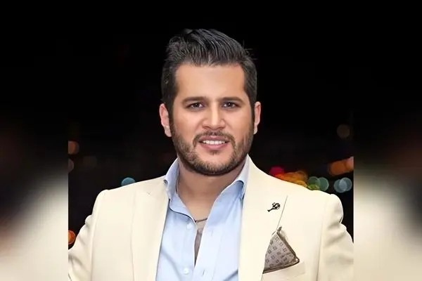 چیدمان میز پذیرایی منزل سیاوش خیرابی؛ کراش چند سال قبل و تصویری خانوادگی جدید