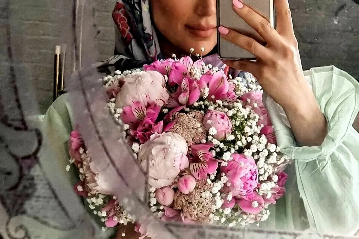 طراحی منحصربفرد میز عسلی مینا مختاری با استایل مدیترانه‌ای در خانه رویایی‌اش + عکس
