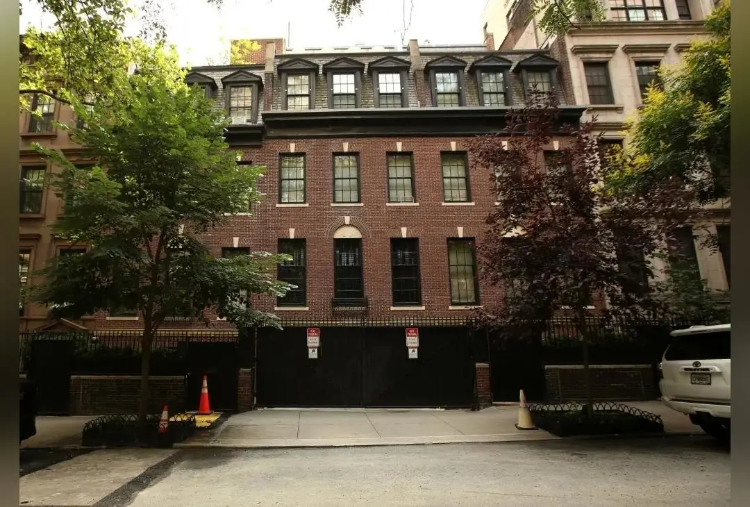 تصویرهای نوستالژیک از خانه ساده و صمیمی خانم خواننده؛ احساس شادی و شور کودکانه در کنار سادگی زندگی