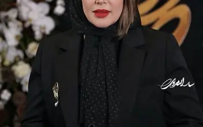 شوآف جذاب سارا منجزی پور با انگشتر سفارشی و ماشین لوکس در اینستاگرام!