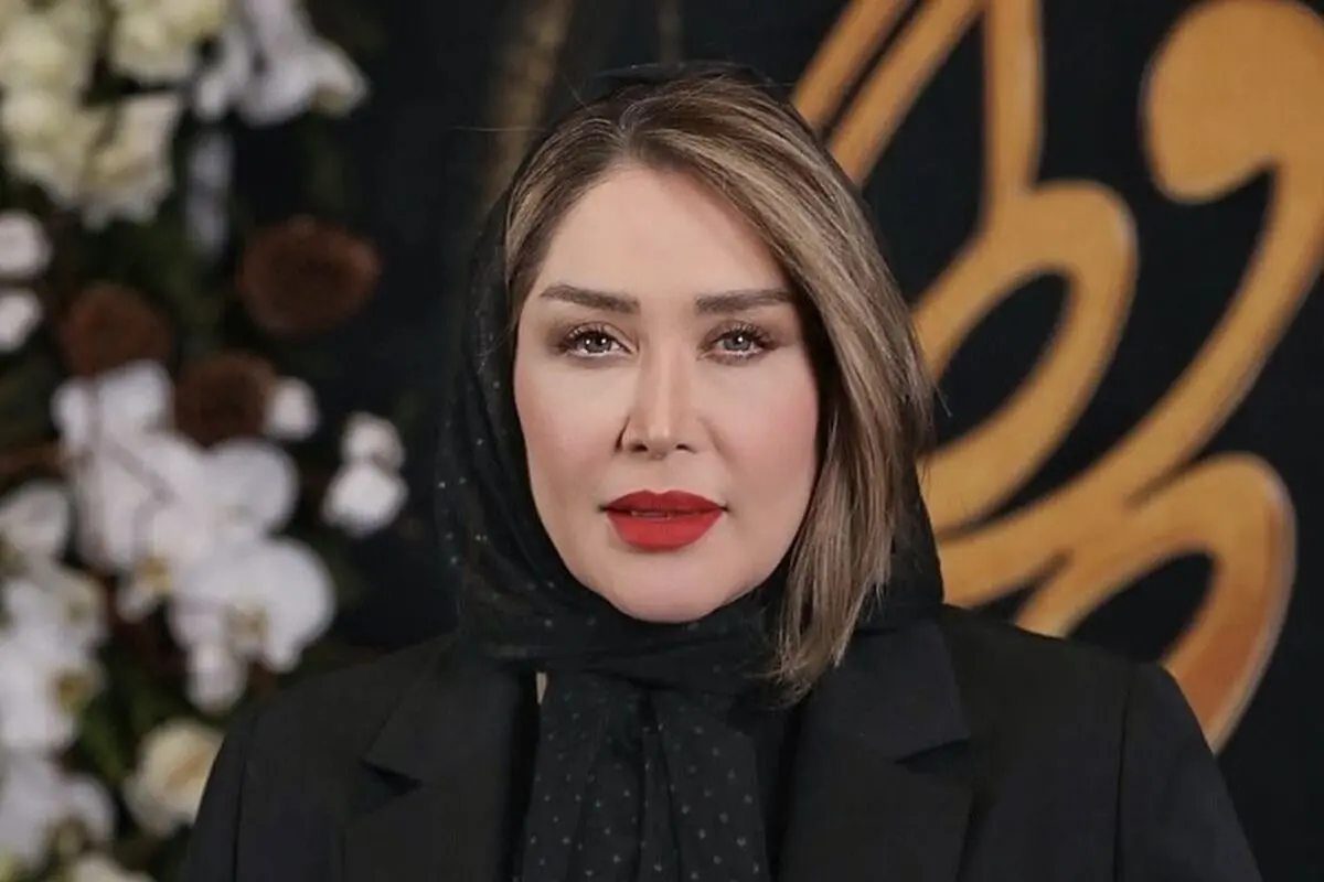 شوآف جذاب سارا منجزی پور با انگشتر سفارشی و ماشین لوکس در اینستاگرام!