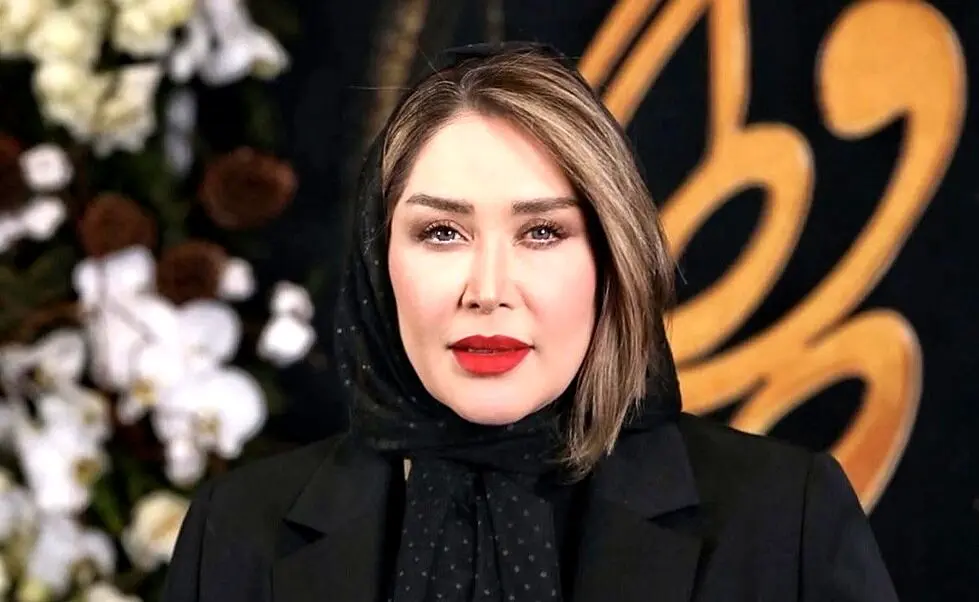 شوآف جذاب سارا منجزی پور با انگشتر سفارشی و ماشین لوکس در اینستاگرام!