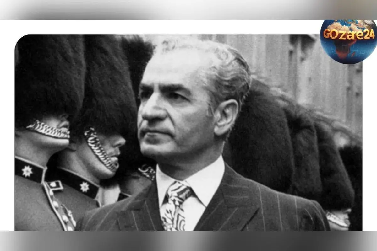تصویر نادر محمدرضا پهلوی در حال زیارت حجرالاسود کعبه در سال ۱۳۴۷ خورشیدی