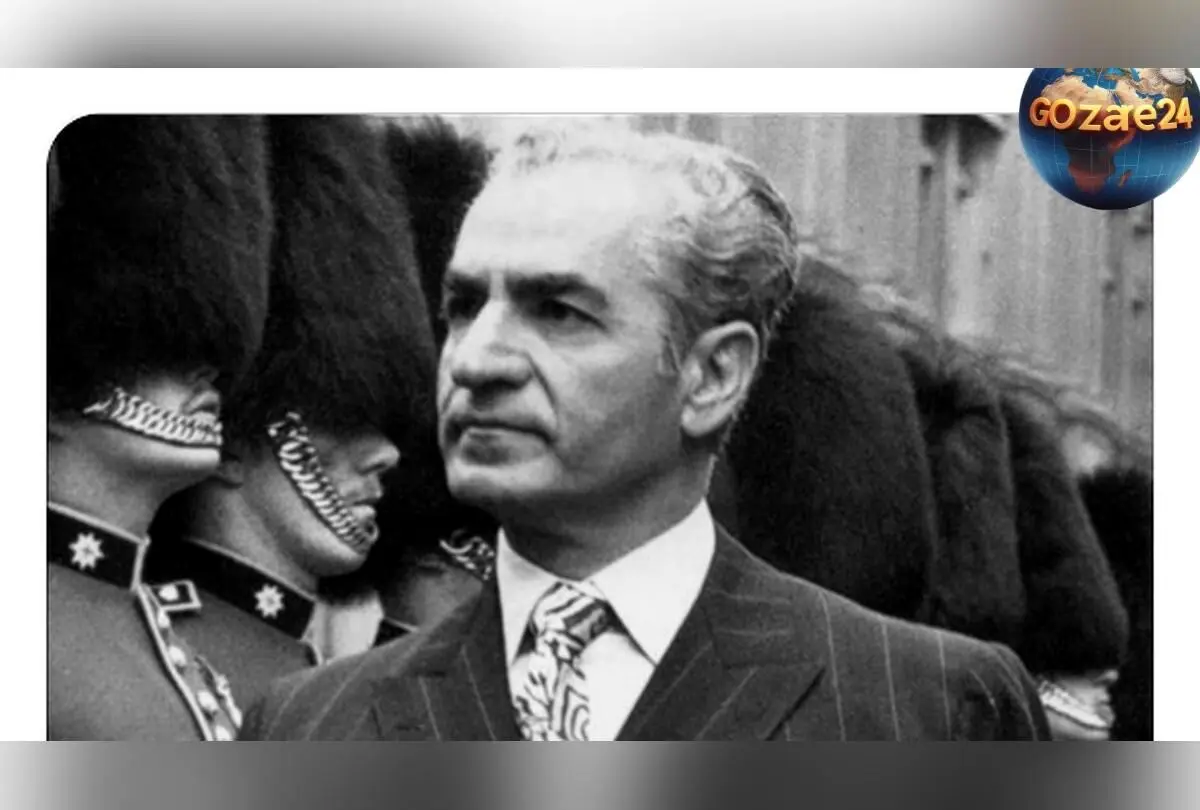 تصویر نادر محمدرضا پهلوی در حال زیارت حجرالاسود کعبه در سال ۱۳۴۷ خورشیدی