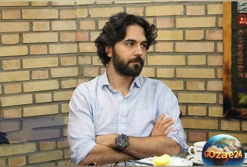 پاشا رستمی در نقش حامد عاشق‌پیشه در سریال لحظه گرگ و میش در حیاط خانه لوکس و آرامش‌بخش + عکس