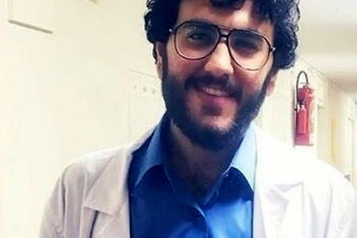 تصاویر جدید از اروین گالستیان پس از 6 سال؛ تغییر چهره و استایل بازیگر سریال لحظه گرگ و میش در خیابان‌ها
