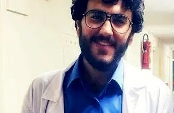تصاویر جدید از اروین گالستیان پس از 6 سال؛ تغییر چهره و استایل بازیگر سریال لحظه گرگ و میش در خیابان‌ها