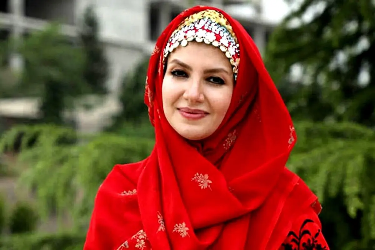 خاله شادونه با استایل عجیب وسط استادیوم فوتبال، فضای مجازی را شوکه کرد!