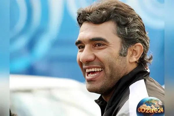 احمدرضا عابدزاده با عصا وارد برنامه همرفیق شد؛ خاطرات ورزشی او به اینجا رسید!