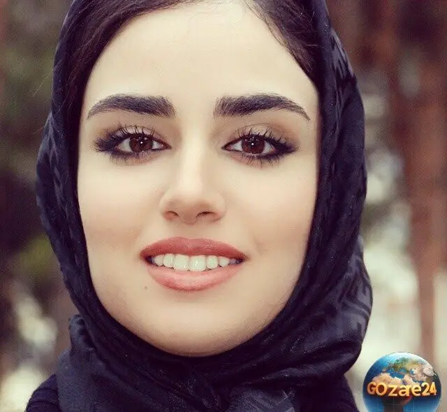 لباس عقد گل گلی و صورتی هانیه غلامی بازیگر محبوب ایرانی با استایل خاص و متفاوت