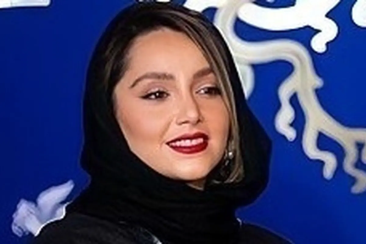 نازنین بیاتی با استایل مینیمال و شیک در نمایشگاه «چند تکه آیینه» رونمایی کرد