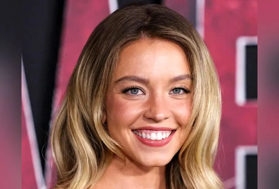 خانه لوکس و منحصر به فرد بازیگر محبوب هالیوود سیدنی سوئینی با آکواریوم، اتاق شراب و ۸ حمام