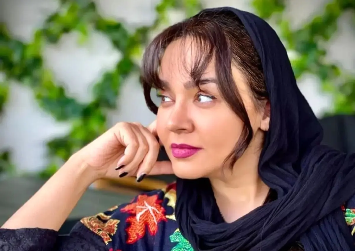 حضور غافلگیرکننده ندا قاسمی با استایل خاص در تئاترشهر و جذابیت جدید بازیگر «نون خ»