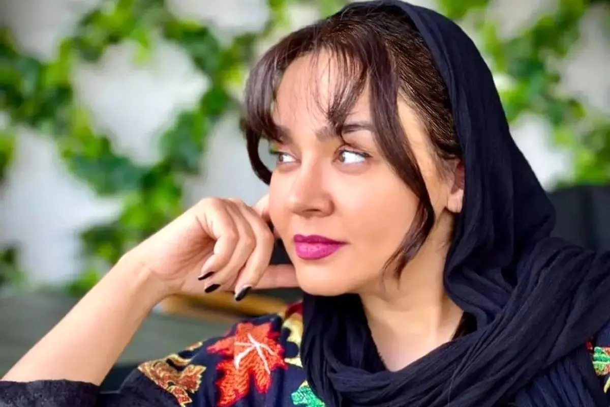 حضور غافلگیرکننده ندا قاسمی با استایل خاص در تئاترشهر و جذابیت جدید بازیگر «نون خ»