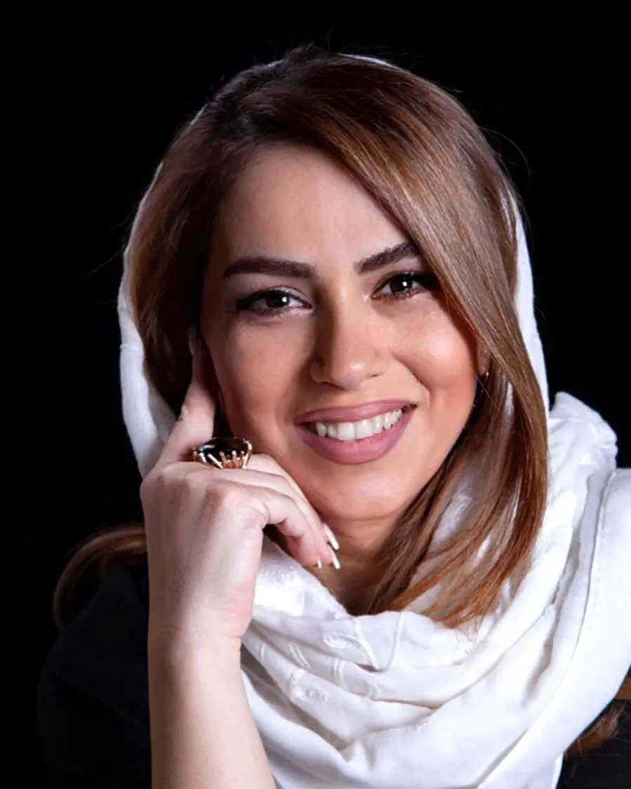 بیوگرافی و زندگی خصوصی تینا پاکروان به همراه تصاویر جذاب او