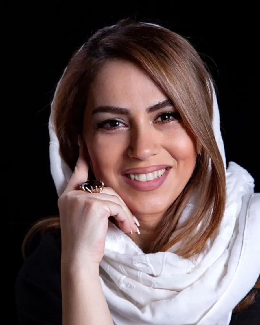 بیوگرافی و زندگی خصوصی تینا پاکروان به همراه تصاویر جذاب او
