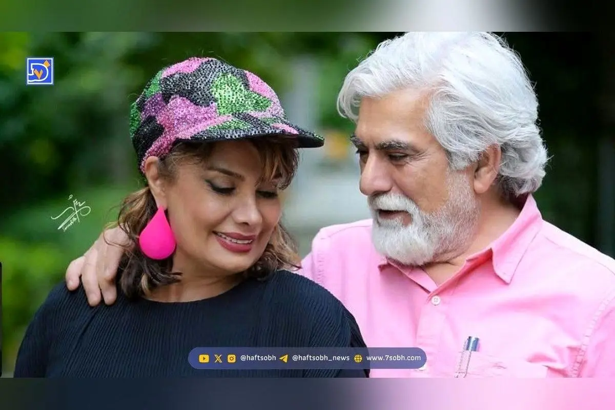 عاطفه رضوی در پشت صحنه نمایش فردریک با استایل سلطنتی و ژست سیگار به دست