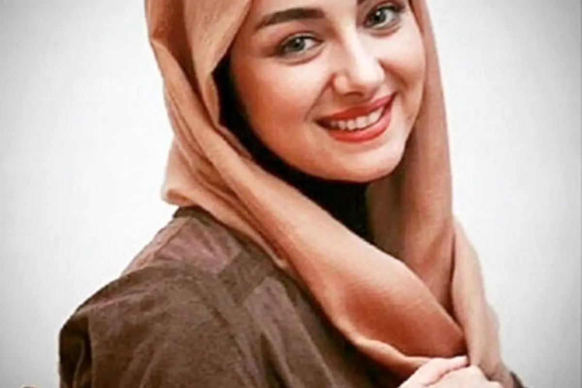 ویدا جوان بازیگر سریال شمعدونی با استایل تابستانی و کیف خاص در رویداد هنری توجه همگان را جلب کرد