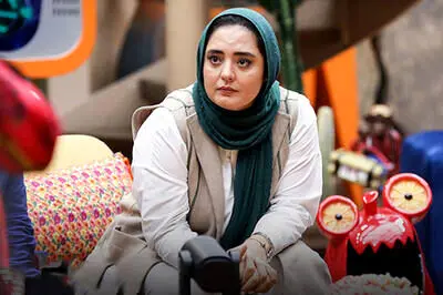 ویدئوی وایرال نرگس محمدی و علی اوجی در جوکر خانوادگی؛ نرگس محمدی از همسرش چه دلبری میکند!
