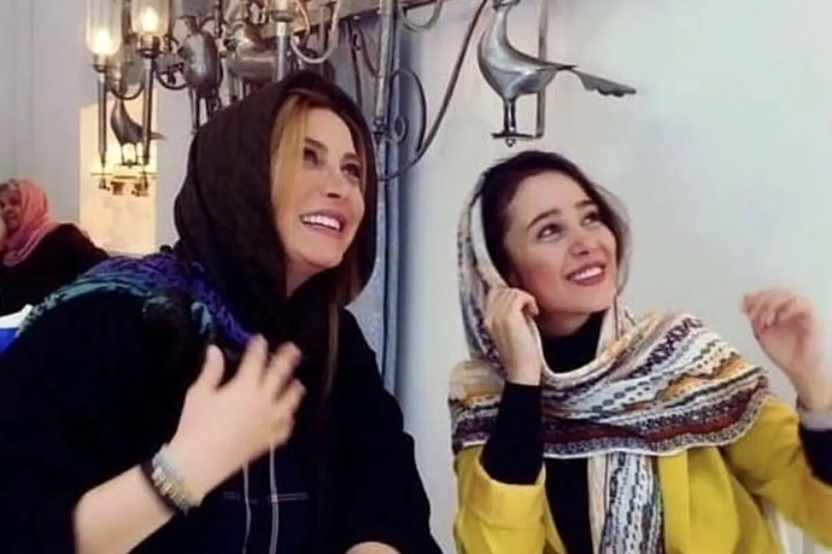 الناز حبیبی در رستوران فریبا نادری با سفارش تابستانه و پرطرفدار آبدوغ خیار + عکس