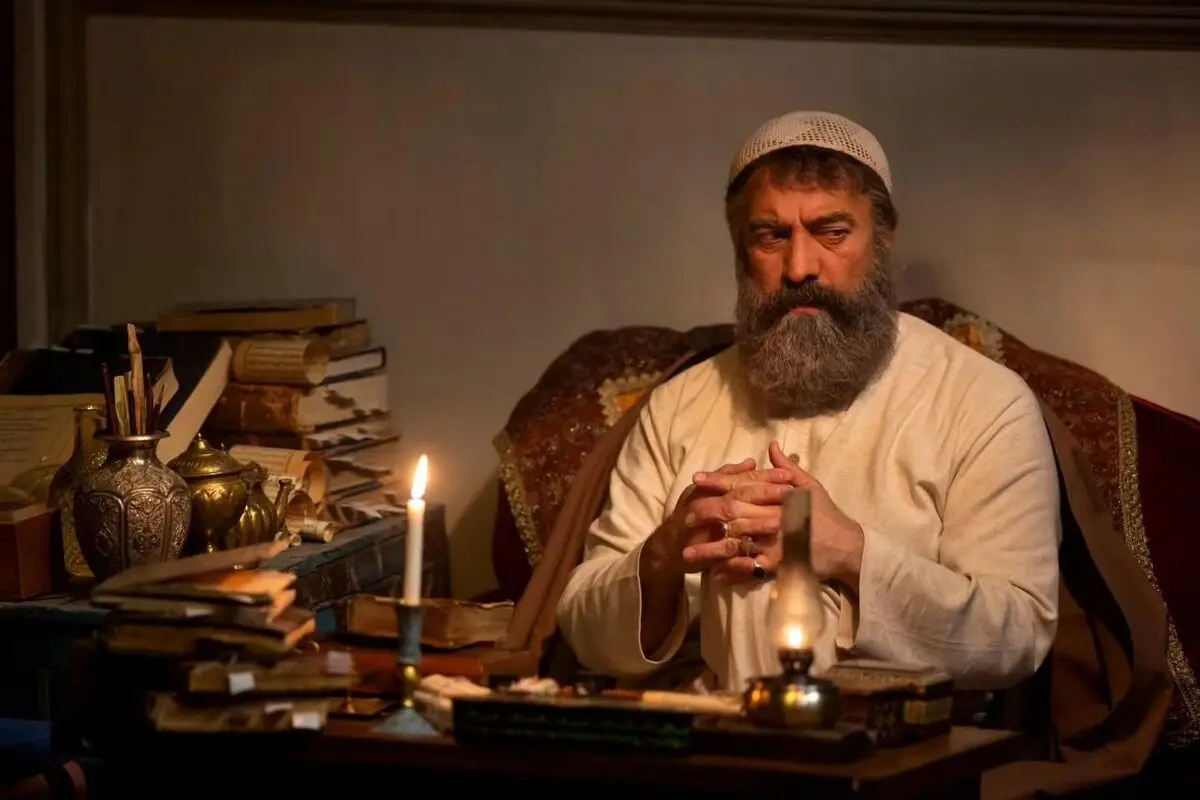 سریال سووشون قسمت هفتم با کارگردانی نرگس آبیار و بازی مجید صالحی هم‌اکنون در نماوا، اقتباسی از رمان ماندگار سیمین دانشور