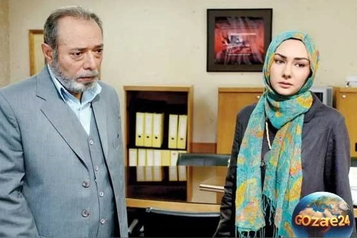 تصاویر لوکیشن‌های لوکس و خاص سریال میوه ممنوعه با چیدمان مبلمان سلطنتی اتاق نشیمن علی نصیریان و حاج یونس فتوحی