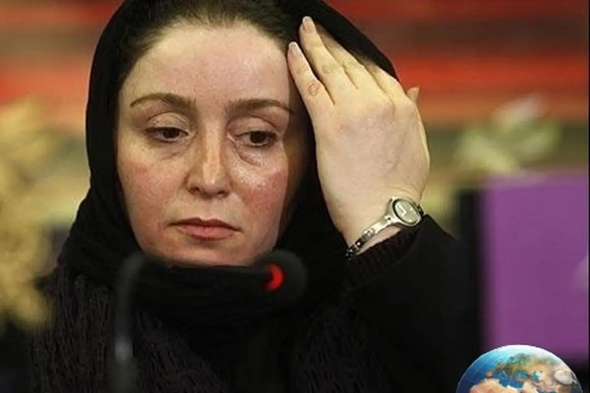 تصویر خانه ابدی پدر ژاله صامتی و یادبودی دلنشین در کنار آرامگاه او