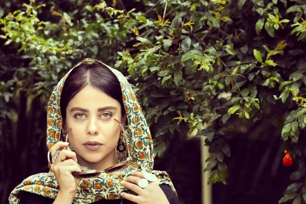 الهام اخوان بازیگر معروف در حال موتورسواری در خیابانهای تهران + عکسهای دیدنی