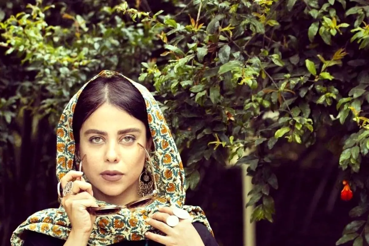 الهام اخوان بازیگر معروف در حال موتورسواری در خیابان‌های تهران + عکس‌های دیدنی