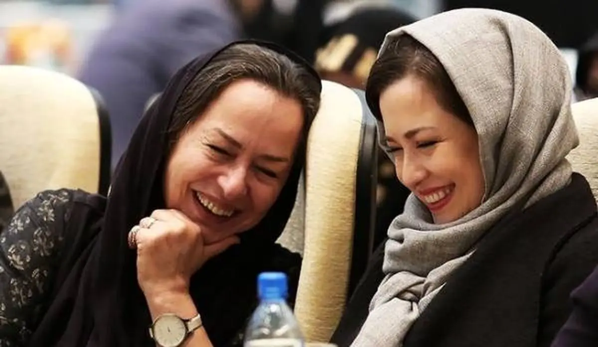 آزیتا حاجیان در ۶۷ سالگی؛ ستاره محبوب سینما و تلویزیون با استایل مدرن و جذاب در مراسم اکران سریال «از یاد رفته»