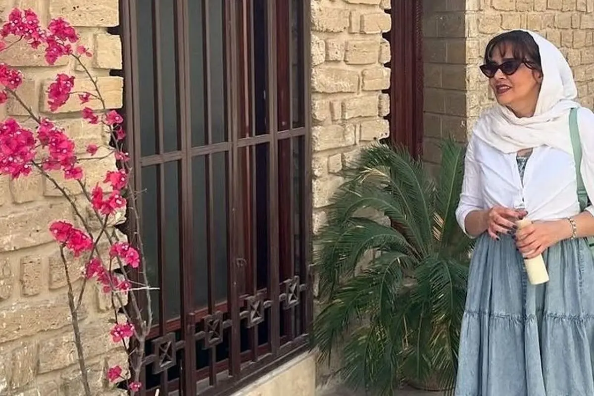 تیپ ساده و جذاب ندا قاسمی بازیگر نقش شیرین در نون خ در تئاتر شهر + تصاویر بی‌نظیر