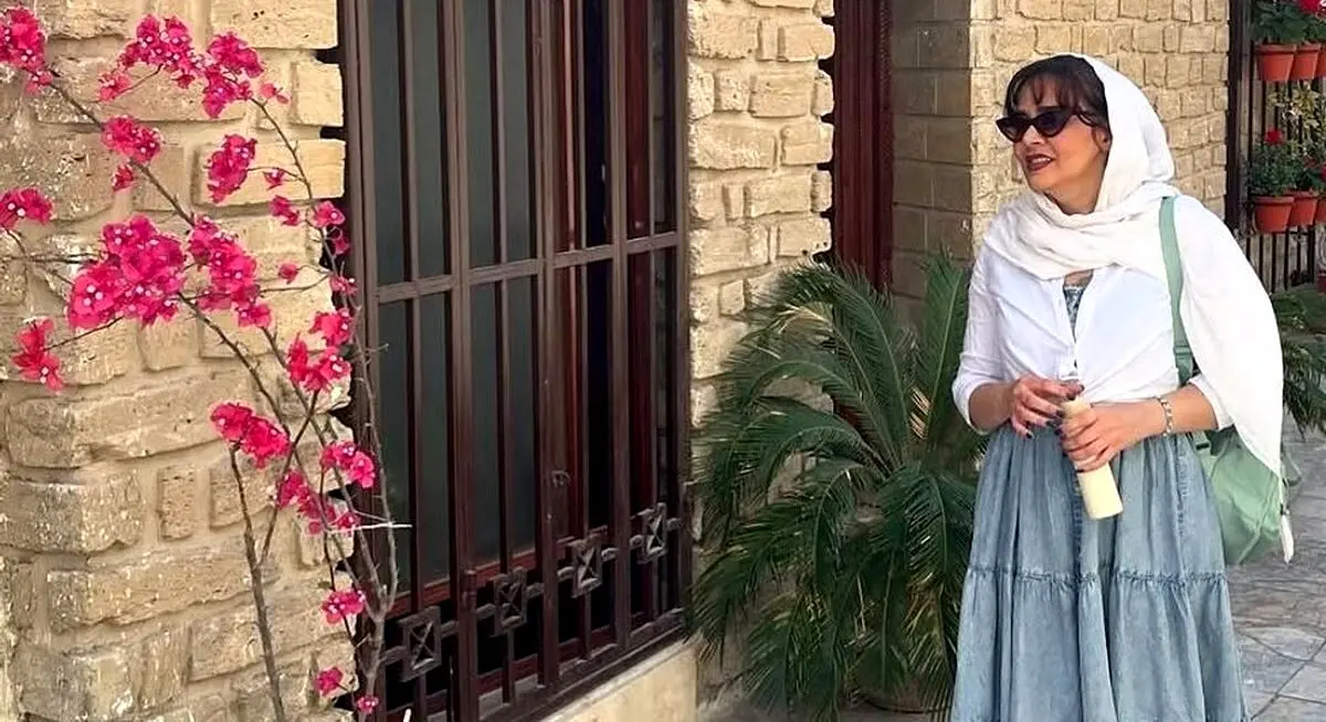 تیپ ساده و جذاب ندا قاسمی بازیگر نقش شیرین در نون خ در تئاتر شهر + تصاویر بی‌نظیر