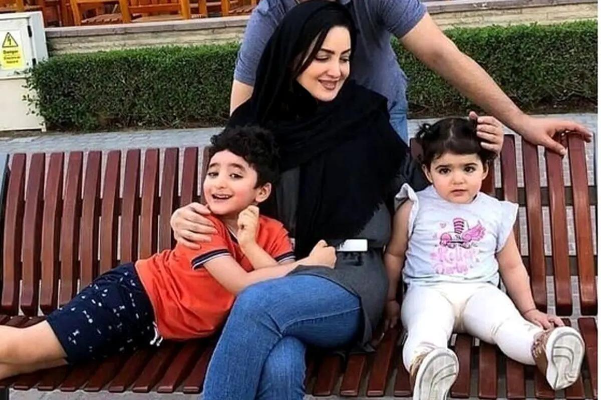 رونمایی از دختر و پسر کیوت شیلا خداداد با لباس استقلال در حاشیه دربی تاریخی اراک + عکس