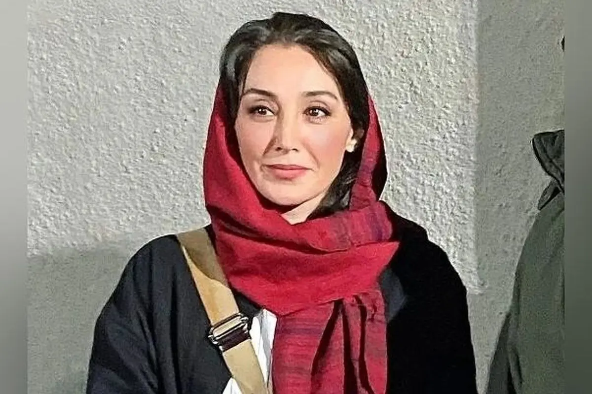 هدیه تهرانی در دکوراسیون نوستالژیک دهه ۶۰؛ سفر به گذشته در قهوه‌خانه سنتی