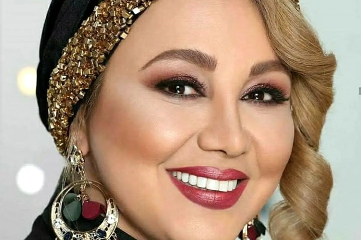 عکس جدید بهنوش بختیاری در کنار پدر و مادرش در یک رستوران گردی پرانرژی و خانوادگی