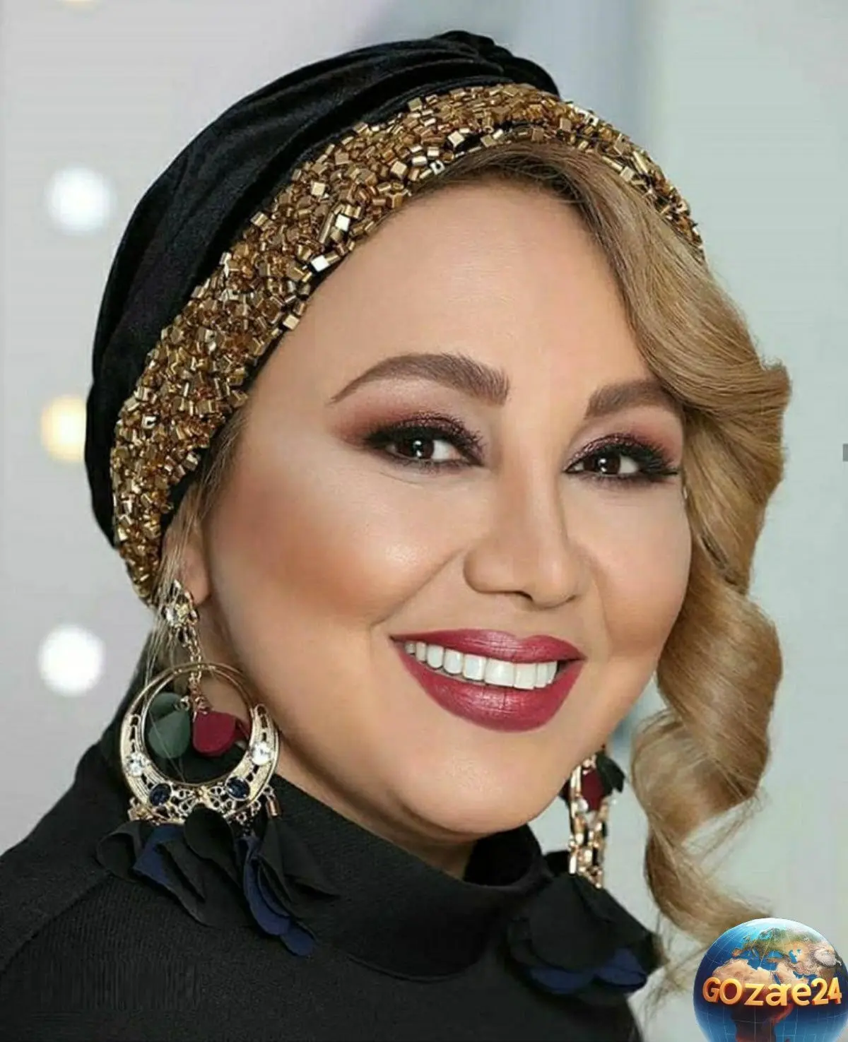 عکس جدید بهنوش بختیاری در کنار پدر و مادرش در یک رستوران گردی پرانرژی و خانوادگی