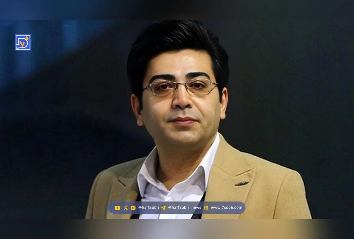 بیوگرافی فرزاد حسنی، مجری معروف تلویزیون و بازیگر با فعالیت‌های متنوع و زندگی شخصی خاص