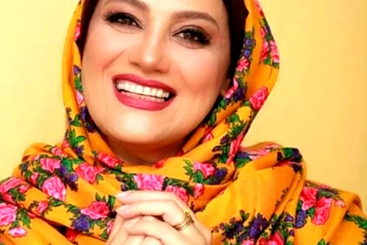 تصاویر زیبای روسری‌های سنتی و ایرانی شبنم مقدمی؛ نقش و نگارهای قدیمی و گل‌های رنگارنگ