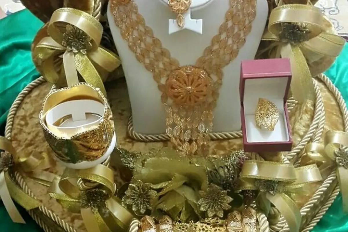 خلاقیت خندهدار عروس ایرانی با طلاهایش برای خرید ماشین رویاها + تصویر جالب