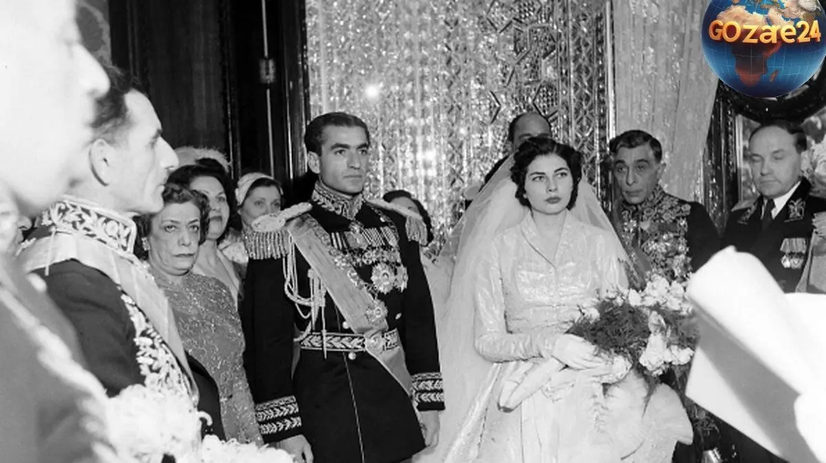 عکس نادر و جذاب از گفت‌وگوی ثریا و محمدرضا پهلوی با طوطی میلیاردی در دهه ۳۰ + لحظه‌ای متفاوت از زندگی سلطنتی