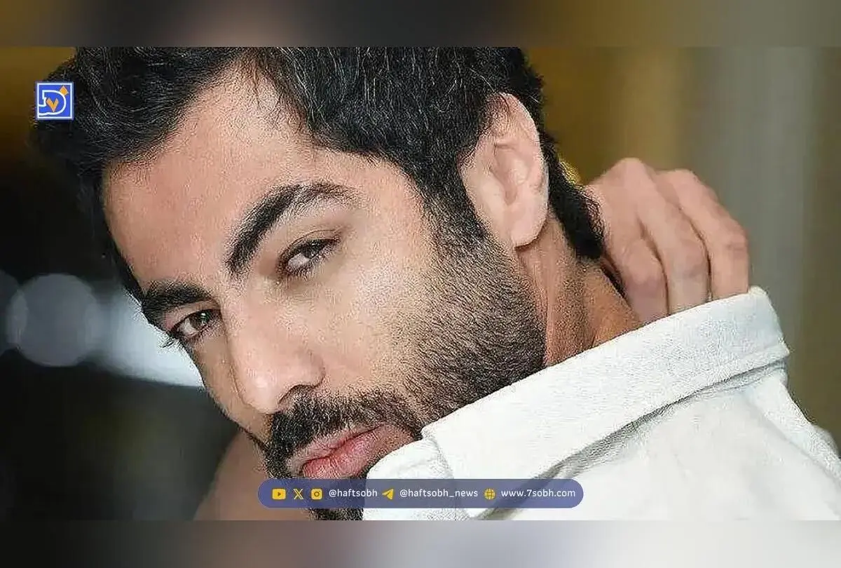 دکوراسیون خانه مدرن و لوکس نوید پورفرج با مبلمان چرمی، فرش ابریشم و آثار هنری دیواری