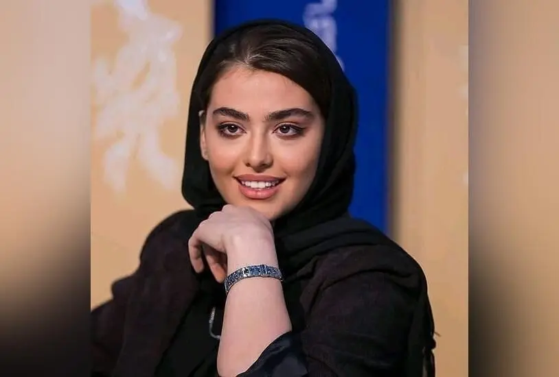 لوستر و تخت‌ خواب مدرن و مینیمال ریحانه پارسا؛ طراحی داخلی شیک و آرامش‌بخش