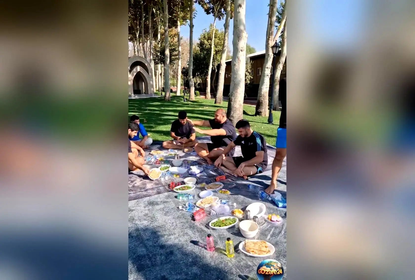 تصاویر خنده‌دار و دلنشین از آبگوشت‌خوری قهرمانان کشتی در حیاط سرسبز و باصفای تیم ملی + فیلم و جزئیات