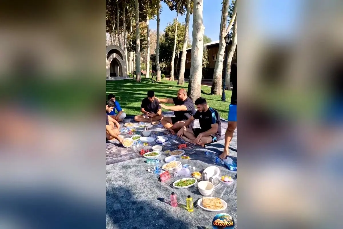 تصاویر خنده‌دار و دلنشین از آبگوشت‌خوری قهرمانان کشتی در حیاط سرسبز و باصفای تیم ملی + فیلم و جزئیات