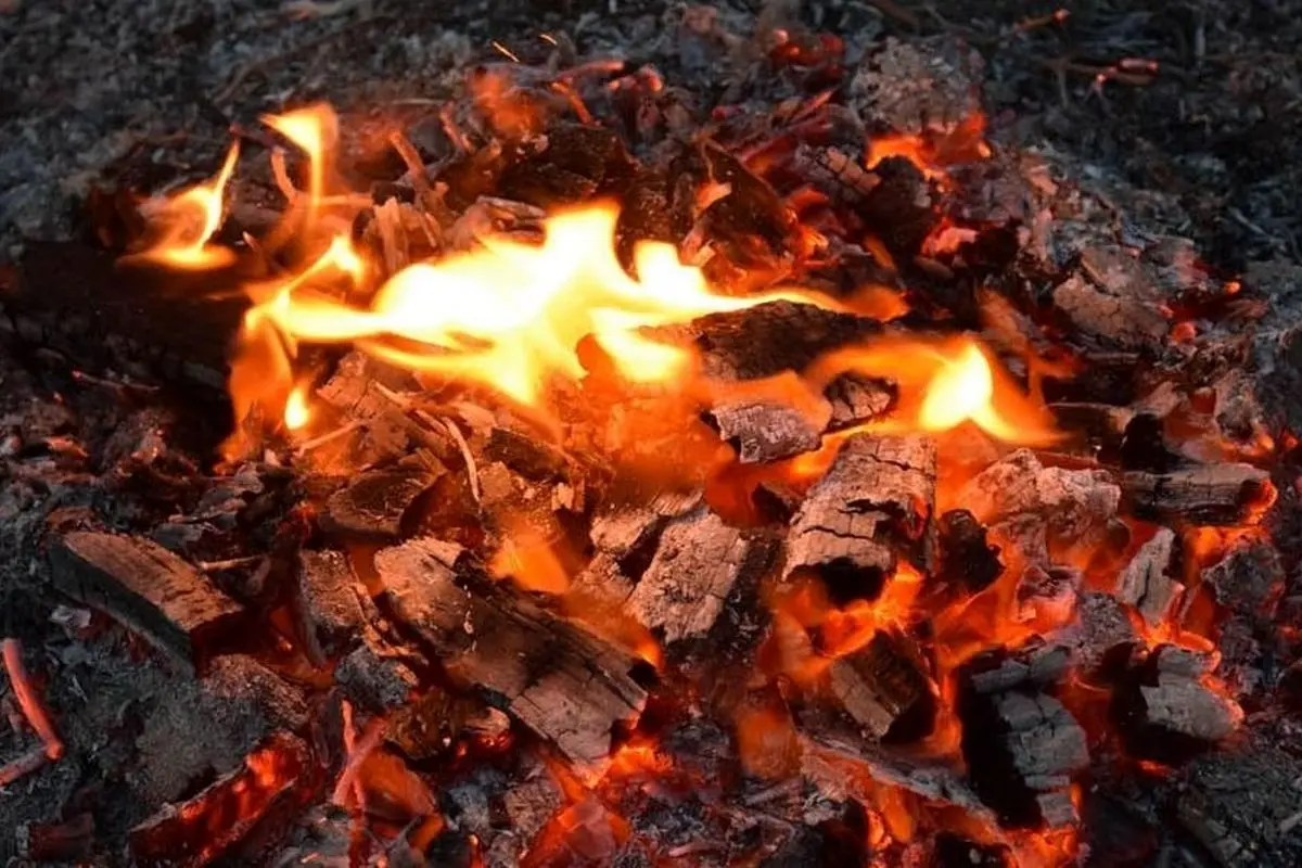 تعبیر خواب آتش: از نگاه سنتی تا روانشناسی مدرن در ۷ روایت