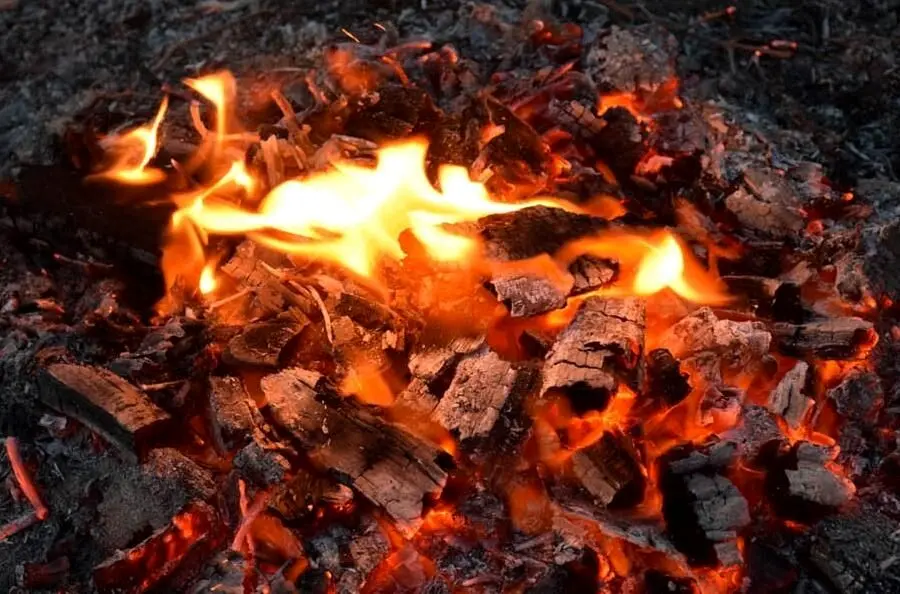 تعبیر خواب آتش: از نگاه سنتی تا روان‌شناسی مدرن در ۷ روایت