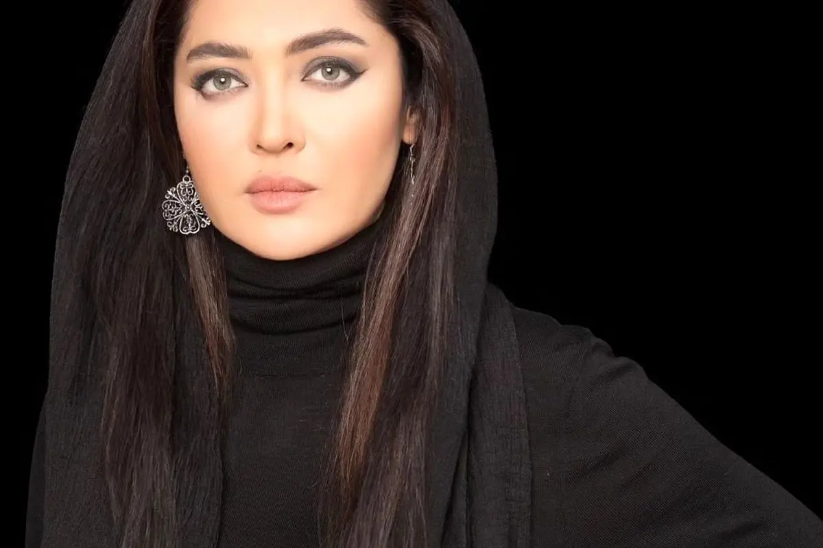 نیکی کریمی با استایل کژوال و ساده در سالن زیبایی؛ عکس جدید بازیگر و کارگردان ایرانی