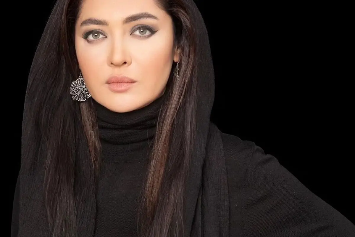 نیکی کریمی با استایل کژوال و ساده در سالن زیبایی؛ عکس جدید بازیگر و کارگردان ایرانی